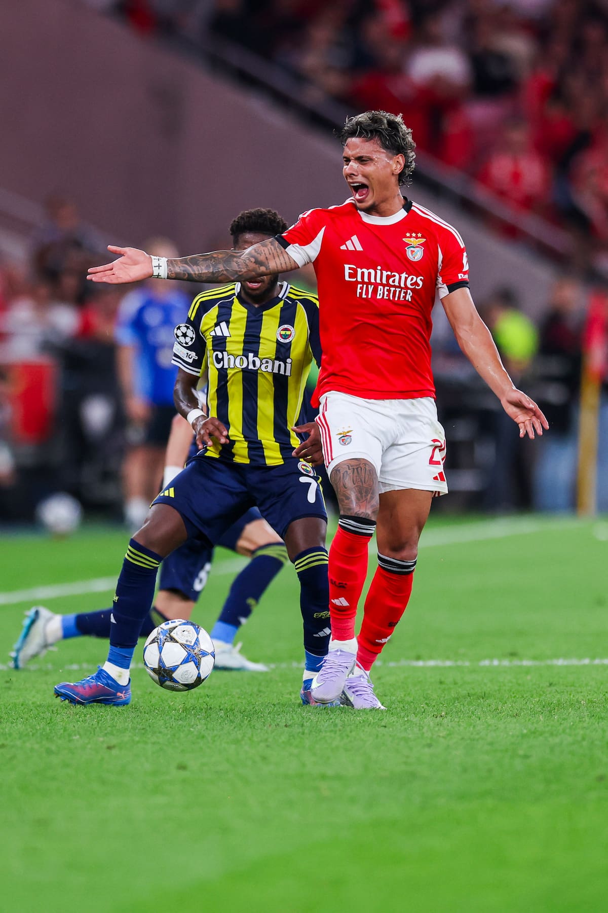 Lisbon (Portugal), 27/08/2025.- Benfica's Richard Rios gestures during the UEFA Champions League play-offs second leg soccer match between SL Benfica and Fenerbahce SK, in Lisbon, Portugal, 27 August 2025. (Liga de Campeones, Lisboa) EFE/EPA/JOSE SENA GOULAO