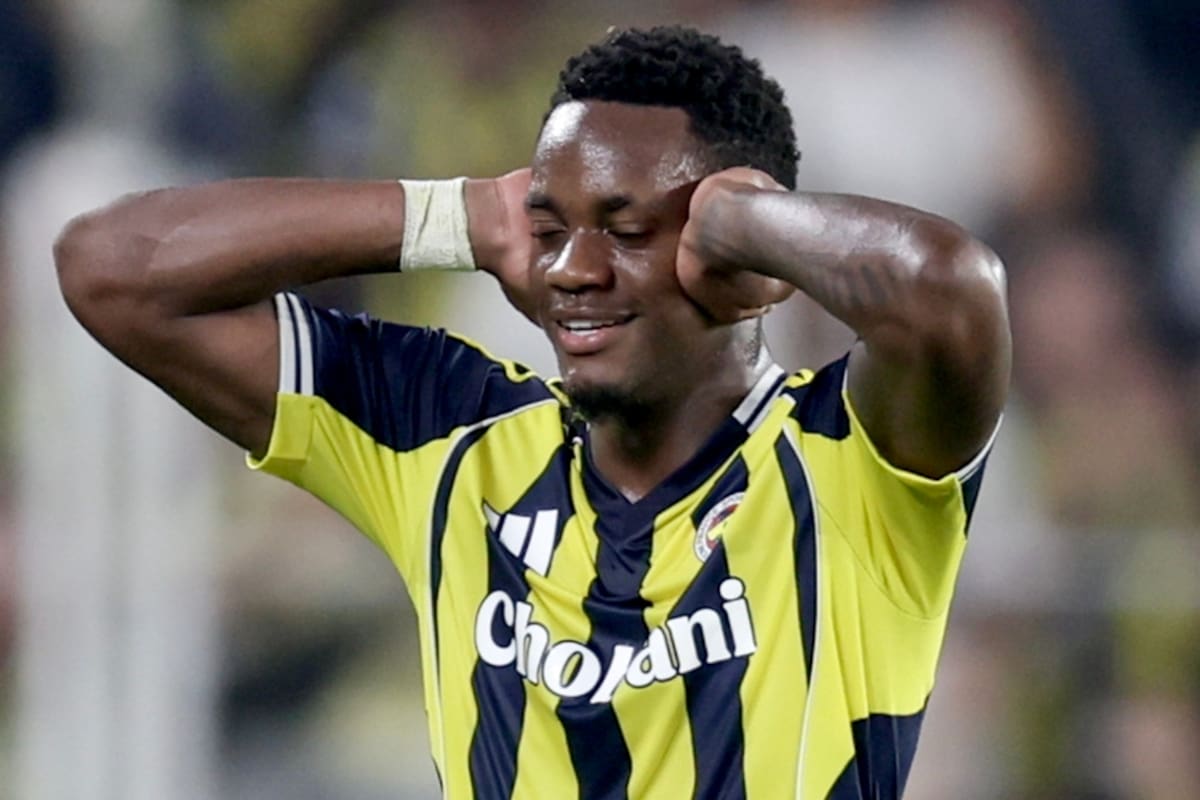 Istanbul (Turkey), 12/08/2025.- Jhon Duran of Fenerbahce celebrates after scoring the 2-1 goal during the UEFA Champions League third qualifying round, 2nd leg match between Fenerbahce SK and Feyenoord in Istanbul, Turkey, 12 August 2025. (Liga de Campeones, Turquía, Estanbul) EFE/EPA/ERDEM SAHIN