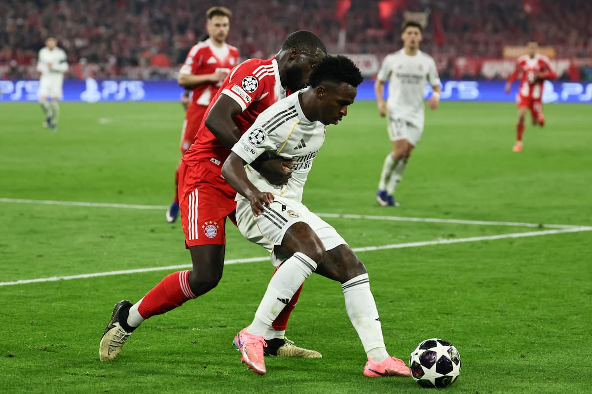 MUNICH (Germany), 15/04/2026.- Vinicius Junior of Real Madrid (R) in action against Dayot Upamecano of Munich during the UEFA Champions League quarter-finals, 2nd leg match FC Bayern Munich against Real Madrid, in Munich, Germany, 15 April 2026. (Liga de Campeones, Alemania) EFE/EPA/RONALD WITTEK