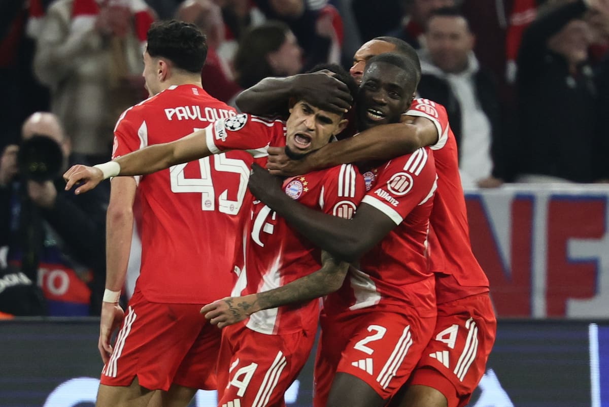 MUNICH (Germany), 15/04/2026.- Luis Diaz of Bayern Munich celebrates with his teammates after scoring the 3-3 goal during the UEFA Champions League quarter-finals, 2nd leg match FC Bayern Munich against Real Madrid, in Munich, Germany, 15 April 2026. (Liga de Campeones, Alemania) EFE/EPA/RONALD WITTEK