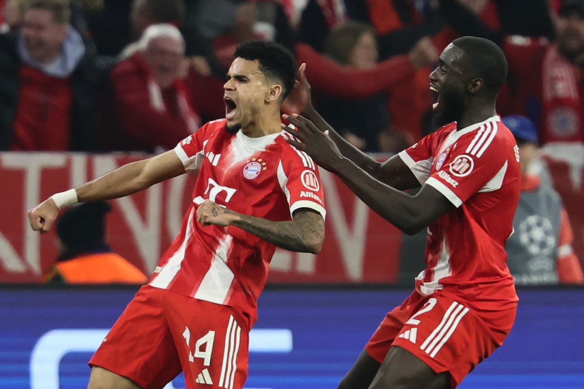 MUNICH (Germany), 15/04/2026.- Luis Diaz of Bayern Munich celebrates with his teammates Dayot Upamecano (R) after scoring the 3-3 goal during the UEFA Champions League quarter-finals, 2nd leg match FC Bayern Munich against Real Madrid, in Munich, Germany, 15 April 2026. (Liga de Campeones, Alemania) EFE/EPA/RONALD WITTEK
