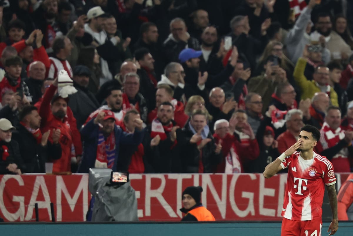 MUNICH (Germany), 15/04/2026.- Luis Diaz of Bayern Munich (R) celebrates after scoring the 3-3 goal during the UEFA Champions League quarter-finals, 2nd leg match FC Bayern Munich against Real Madrid, in Munich, Germany, 15 April 2026. (Liga de Campeones, Alemania) EFE/EPA/RONALD WITTEK