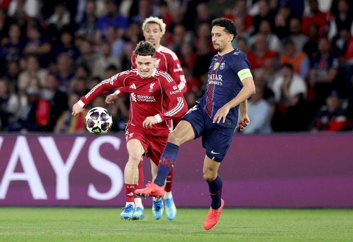 PARIS (France), 08/04/2026.- Marquinhos (R) of PSG in action against Florian Wirtz of Liverpool during the UEFA Champions League quarter-finals, 1st leg match between Paris Saint-Germain FC and Liverpool FC in Paris, France, 08 April 2026. (Liga de Campeones, Francia) EFE/EPA/TERESA SUAREZ