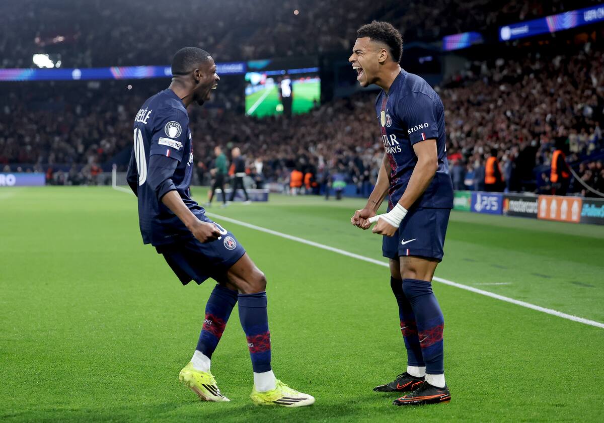 PARIS (France), 08/04/2026.- Desire Doue (R) of PSG celebrates with teammate Ousmane Dembele after scoring the opening goal during the UEFA Champions League quarter-finals, 1st leg match between Paris Saint-Germain FC and Liverpool FC in Paris, France, 08 April 2026. (Liga de Campeones, Francia) EFE/EPA/CHRISTOPHE PETIT TESSON