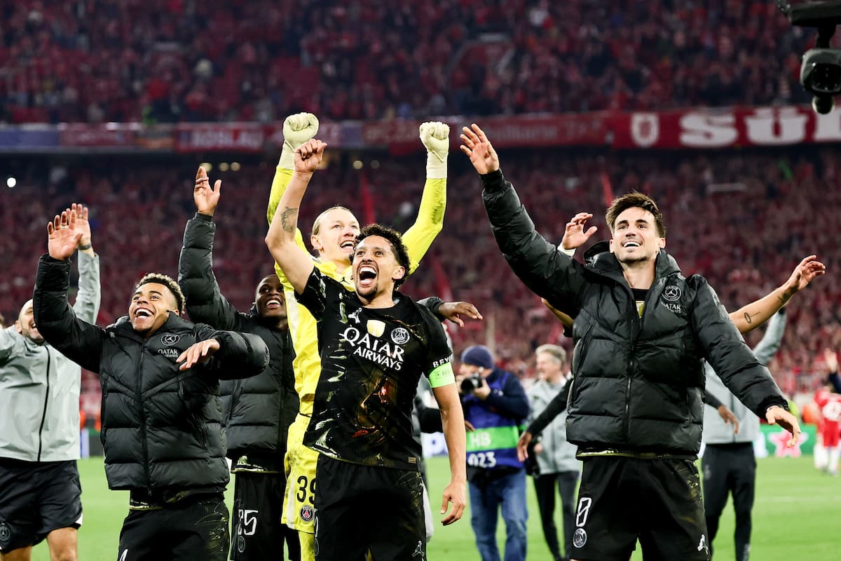 MUNICH (Germany), 06/05/2026.- Players of PSG celebrate with their supporters after the UEFA Champions League semi-final, second leg soccer match between Bayern Munich and Paris Saint-German, in Munich, Germany, 06 May 2026. (Liga de Campeones, Alemania) EFE/EPA/RONALD WITTEK