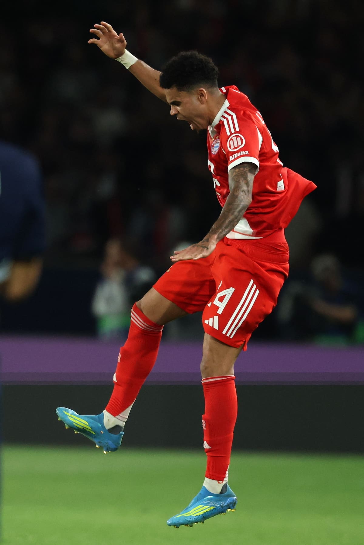 PARIS (France), 28/04/2026.- Luis Diaz of Bayern Munich celebrates scoring the 5-4 goal during the UEFA Champions League semi-final match between Paris Saint-Germain and Bayern Munich in Paris, France, 28 April 2026. (Liga de Campeones, Francia) EFE/EPA/MOHAMMED BADRA