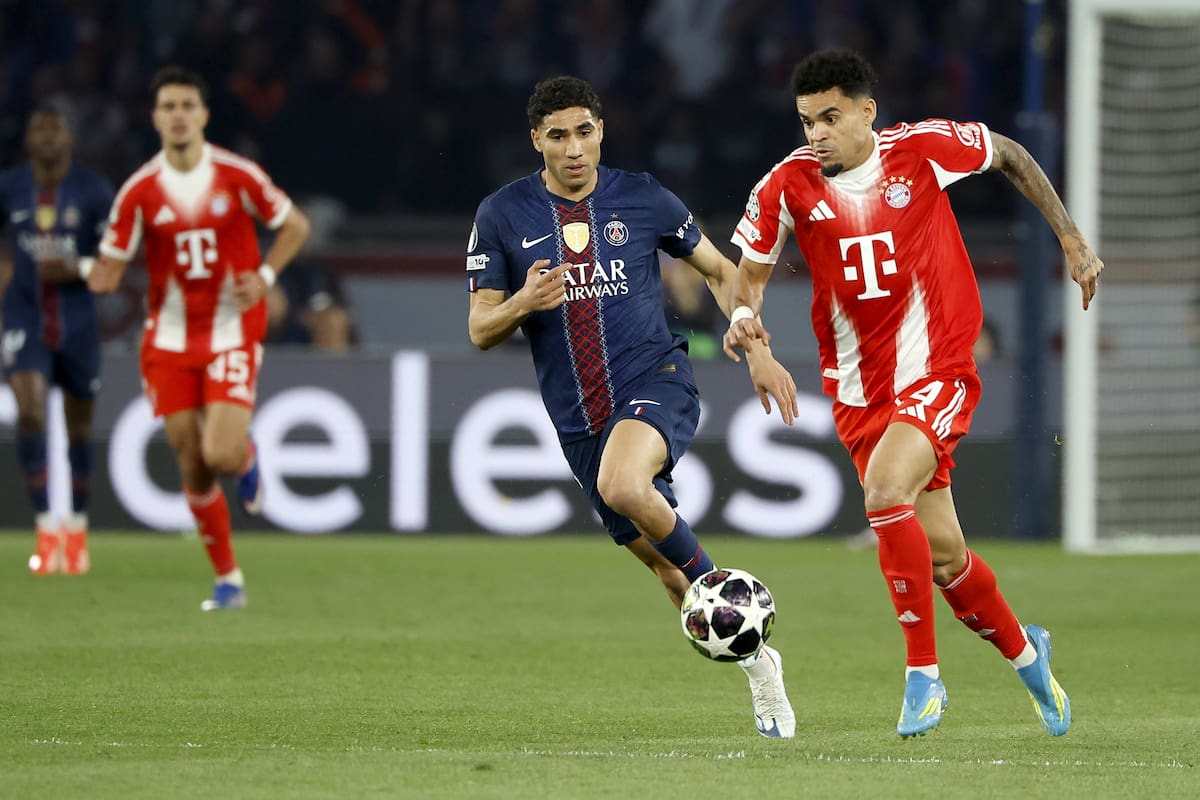 PARIS (France), 28/04/2026.- Achraf Hakimi (L) of PSG in action against Luis Diaz of Bayern during the UEFA Champions League semi-final match between Paris Saint-Germain and Bayern Munich in Paris, France 28 April 2026. (Liga de Campeones, Francia) EFE/EPA/YOAN VALAT
