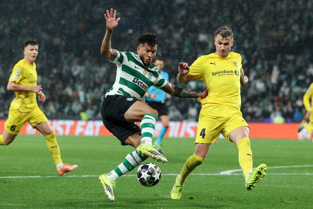 Lisboa (Portugal), 17/03/2026.- Sporting CP's Luis Suarez (L) in action against FK Bodo/Glimt's Odin Bjortuft during the UEFA Champions League Round of 16 second leg soccer match between Sporting CP and FK Bodo/Glimt, in Lisbon, Portugal, 17 March 2026. (Liga de Campeones, Lisboa) EFE/EPA/MIGUEL A. LOPES