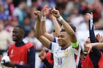 Francia sufre más de la cuenta para avanzar a los cuartos de final de la Eurocopa, tras vencer a Bélgica