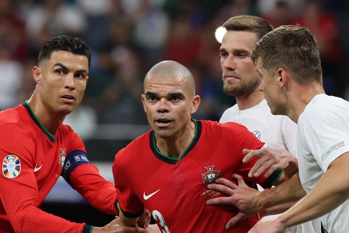 Frankfurt Am Main (Germany), 01/07/2024.- Pepe (C) of Portugal in action during the UEFA EURO 2024 Round of 16 soccer match between Portugal and Slovenia, in Frankfurt Main, Germany, 01 July 2024. (Alemania, Eslovenia) EFE/EPA/MOHAMED MESSARA