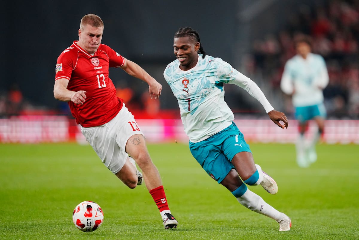 COPENHAGEN (Denmark), 01/10/2026.- Denmark's Rasmus Nissen Kristensen (L) and Portugal's Rafael Leao in action during the UEFA Nations League match Denmark against Portugal, in Copenhagen, Denmark, 01 October 2026. (Dinamarca, Copenhague) EFE/EPA/Sebastian Elias Uth DENMARK OUT