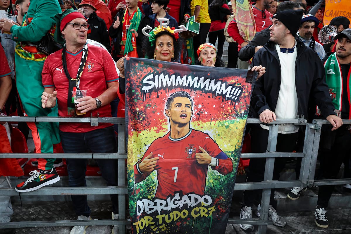 COPENHAGEN (Denmark), 01/10/2026.- Portugal supporters with messages of support for Cristiano Ronaldo before the UEFA Nations League match Denmark against Portugal, in Copenhagen, Denmark, 01 October 2026. (Dinamarca, Copenhague) EFE/EPA/PAULO NOVAIS