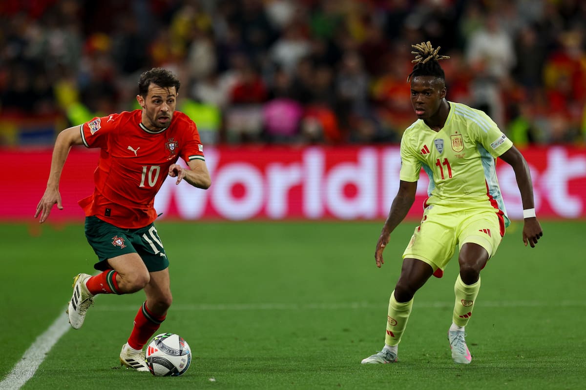 Munich (Germany), 08/06/2025.- Portugal's Bernardo Silva (L) in action against Spain's Nico Williams (R) during the UEFA Nations League final match between Portugal and Spain in Munich, Germany, 08 June 2025. (Alemania, España) EFE/EPA/MIGUEL A. LOPES
