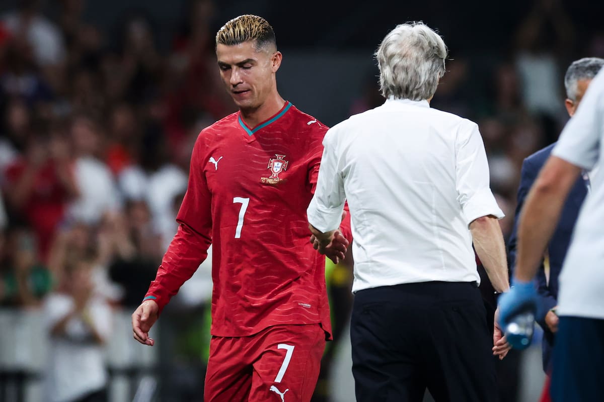 Lisboa (Portugal), 24/09/2026.- Portugal player Cristiano Ronaldo (L) and head coach Jorge Jesus (R) shake hands after being subbed off during the UEFA Nations League match in Lisbon, Portugal, 24 September 2026. (Lisboa) EFE/EPA/JOSE SENA GOULAO
