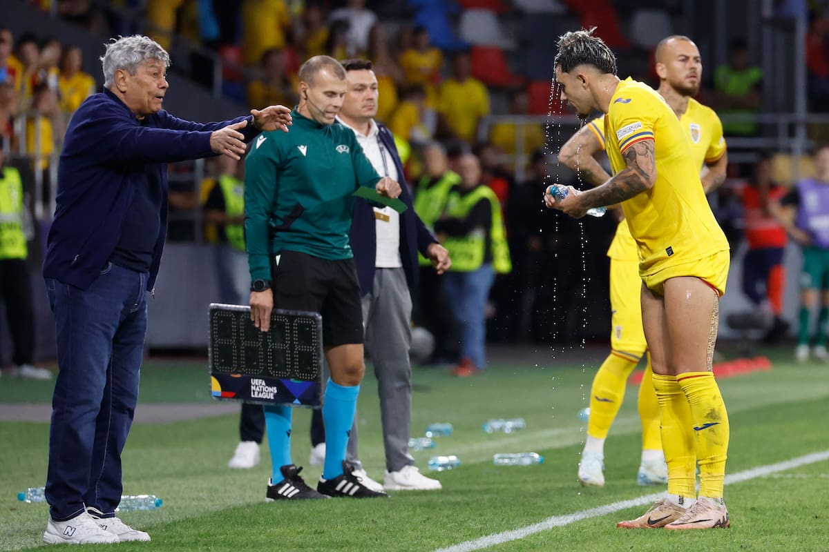 Mircea Lucescu, técnico de Rumania. EFE/EPA/ROBERT GHEMENT