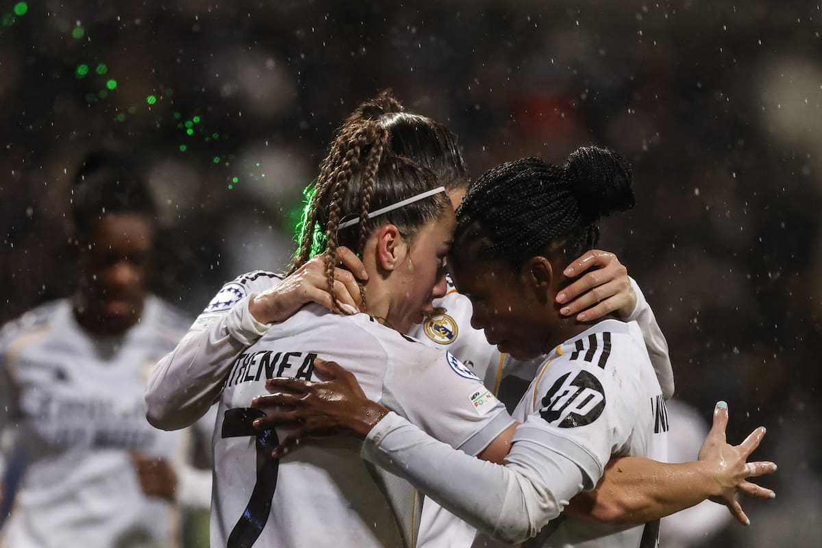 PARIS (France), 12/02/2026.- Athenea del Castillo (L) of Real Madrid celebrates with her teammate Linda Caicedo (R) after scoring a goal during the Women's Champions League knockout phase play-offs first leg match between Paris FC and Real Madrid in Paris, France, 11 February 2026. (Liga de Campeones, Francia) EFE/EPA/MOHAMMED BADRA