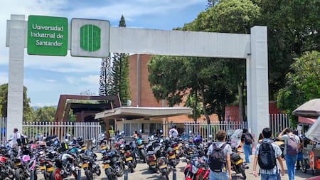 Entre el aplauso y la preocupación: lo que dicen en Bucaramanga sobre la Policía en las universidades públicas