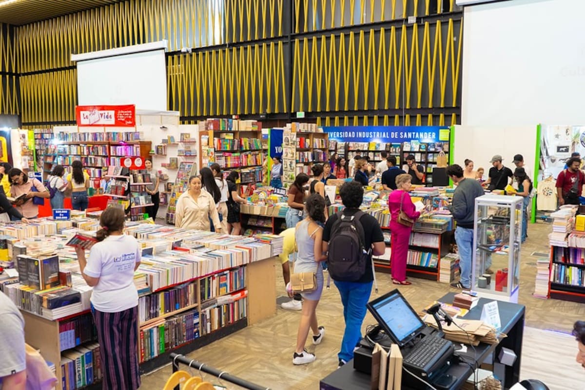 Los libros también pueden ayudar a reconstruir después de una emergencia. Ulibro abrió un punto de donaciones para apoyar a comunidades afectadas por el terremoto en Risaralda.