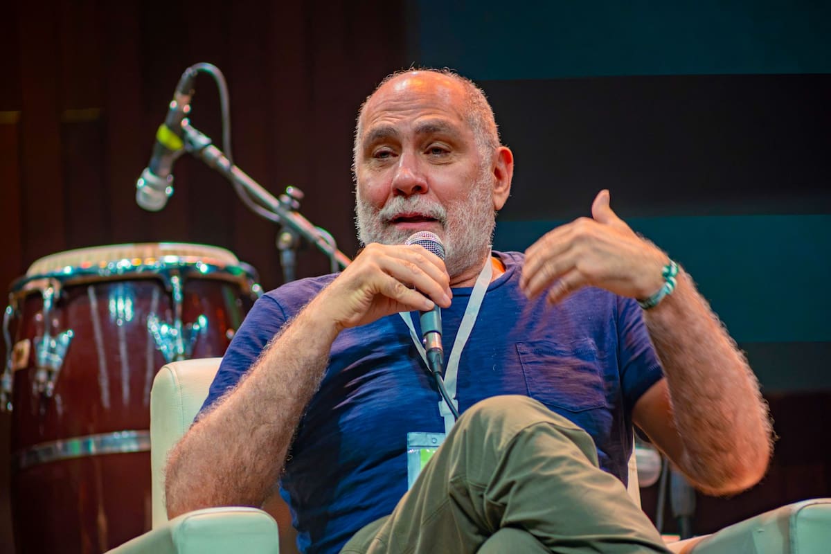 Guillermo Arriaga, escritor y guionista mexicano, invitado a Ulibro 2026. Foto: Suministrada.