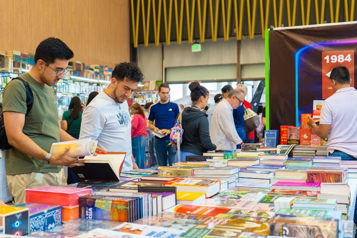 Ulibro y la Feria del Libro de Pereira se unieron para recolectar libros y materiales didácticos que serán llevados a comunidades afectadas por el terremoto en Risaralda. Foto: Suministrada.