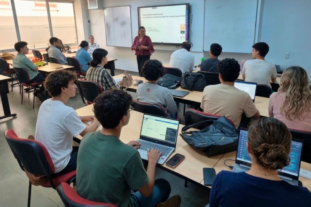 Suministrada UNAB / VANGUARDIA- El nuevo pregrado UNAB incluye el aprendizaje de dos idiomas en nivel B1 que pueden ser inglés y francés, portugués, alemán u otro de libre elección. Foto referencial generada con IA.
