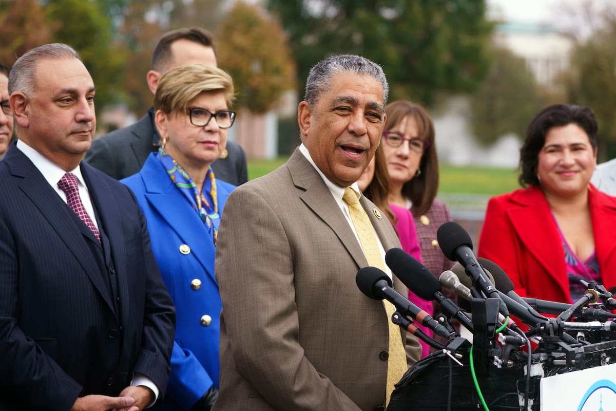 El congresista Adriano Espaillat, primer dominicano electo a la Cámara Baja de EE.UU., en una fotografía de archivo. EFE/VANGUARDIA