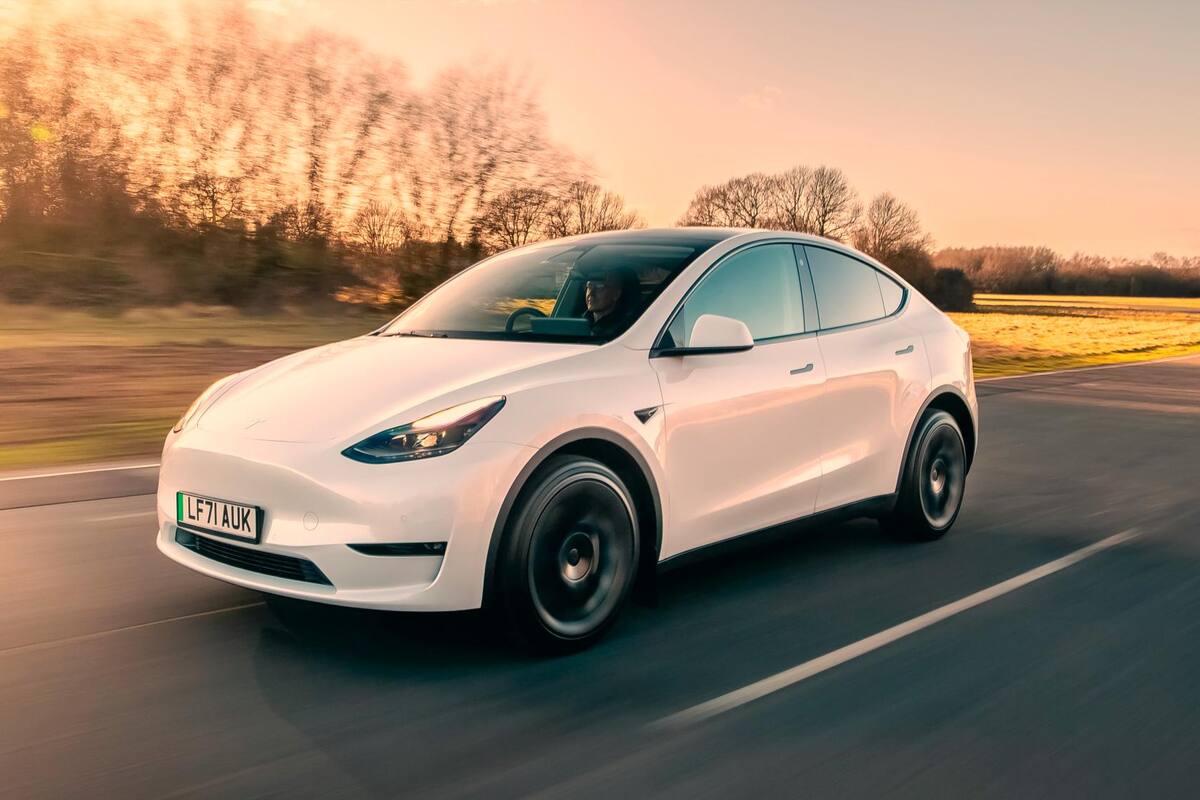 El método, que han llamado “jailbreak”, consiste en alterar el voltaje del procesador AMD que controla el sistema de infoentretenimiento del carro. Foto tomada de Internet/VANGUARDIA