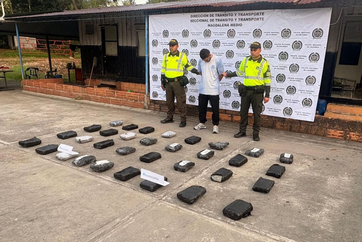 Un hombre de 27 años fue capturado señalado de custodiar la droga durante el viaje.