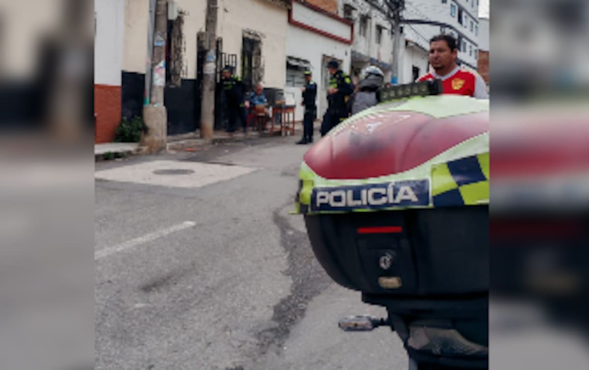 Un hombre fue atacado por sicarios en moto en plena vía pública de Bucaramanga.
