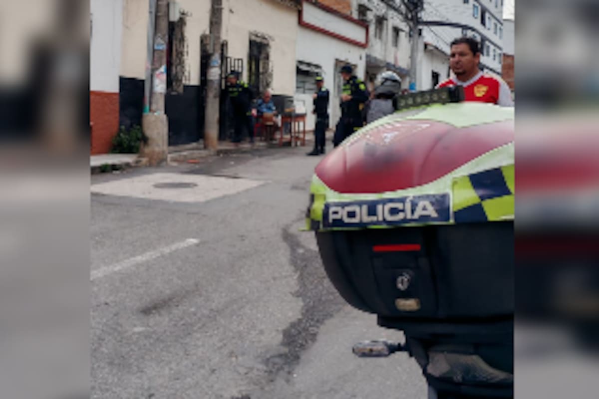 Un hombre fue atacado por sicarios en moto en plena vía pública de Bucaramanga.