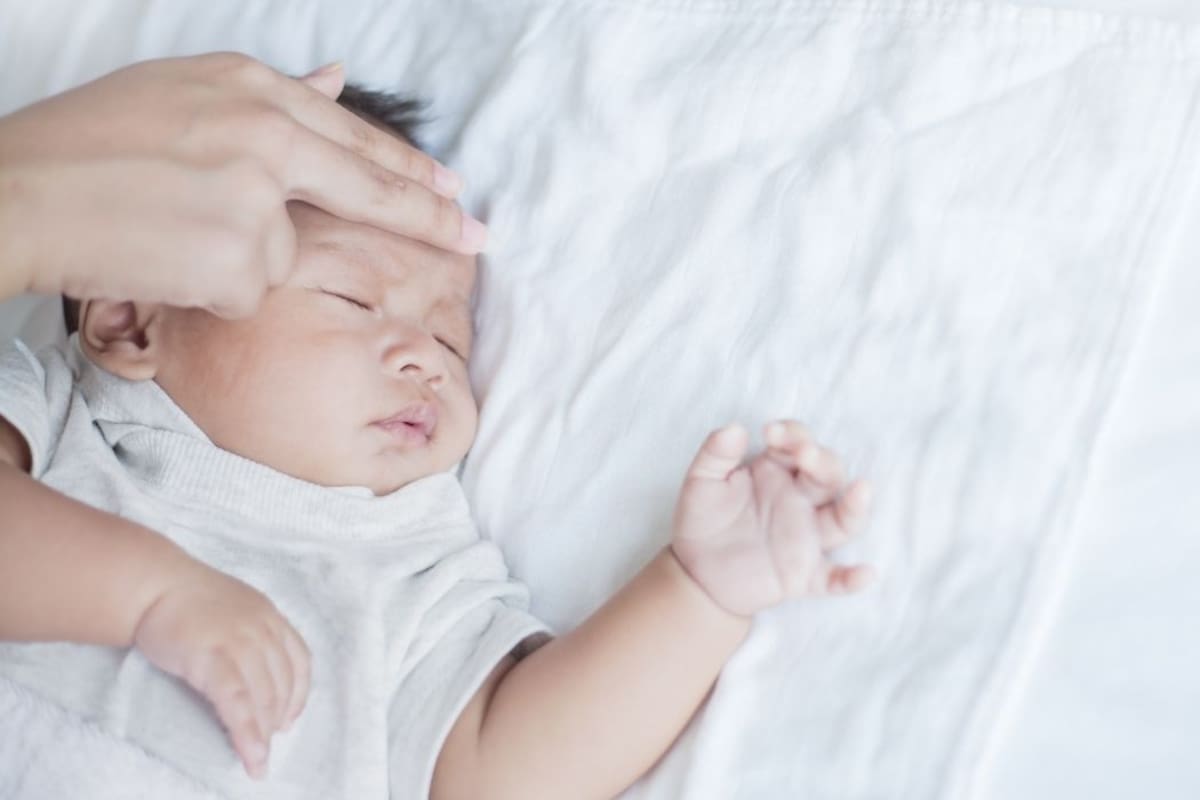 Un niño muerto y cuatro contagiados: un brote de tosferina tiene en alerta a Necoclí, Urabá antioqueño.| Foto: Vanguardia, Canva