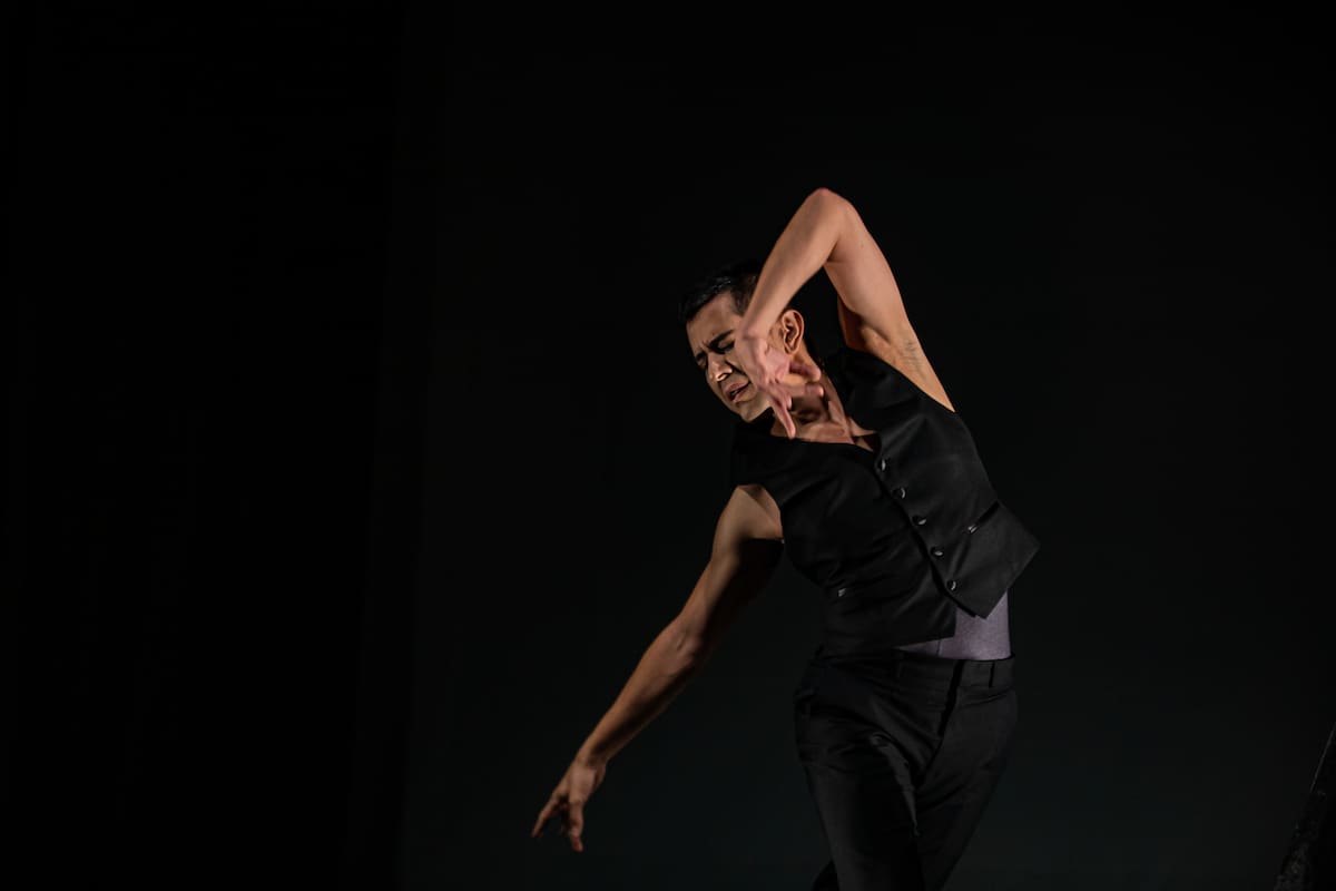 El bailarín y coreógrafo santandereano Giovanni Ravelo le apuesta al formato de residencias temporales en las que ofrece clases magistrales en ballet y danza moderna. Foto: Suministrada / VANGUARDIA