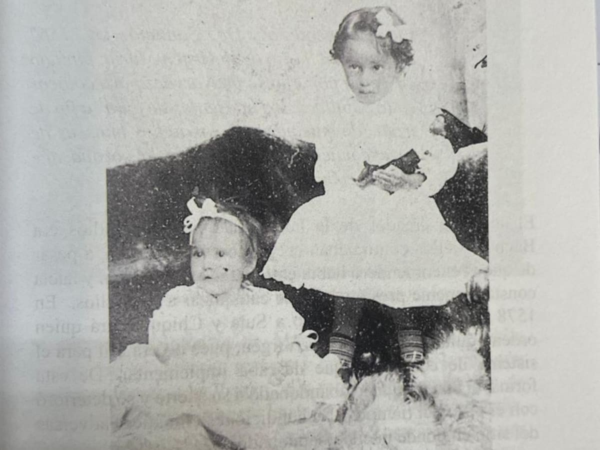 María Luisa Quiñones con su hermana Emilia a los 3 años. Foto suministrada/VANGUARDIA