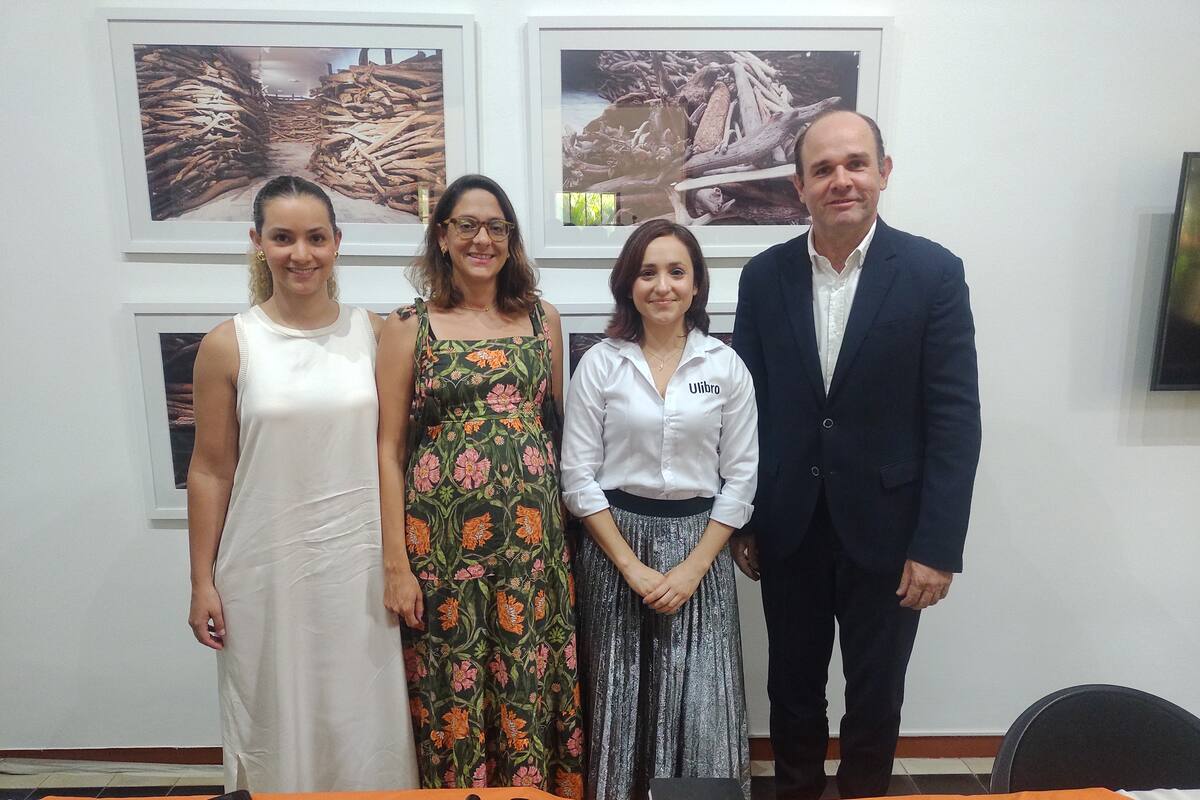 María Luisa Rueda, coordinadora de Logística; Camila Botero, directora de Unab Cultural; Lynda Bula, coordinadora de la programación de Ulibro 2024; y Juan Camilo Montoya Bozzi, rector de la Unab. (Foto: Euclides Kilô Ardila / VANGUARDIA)