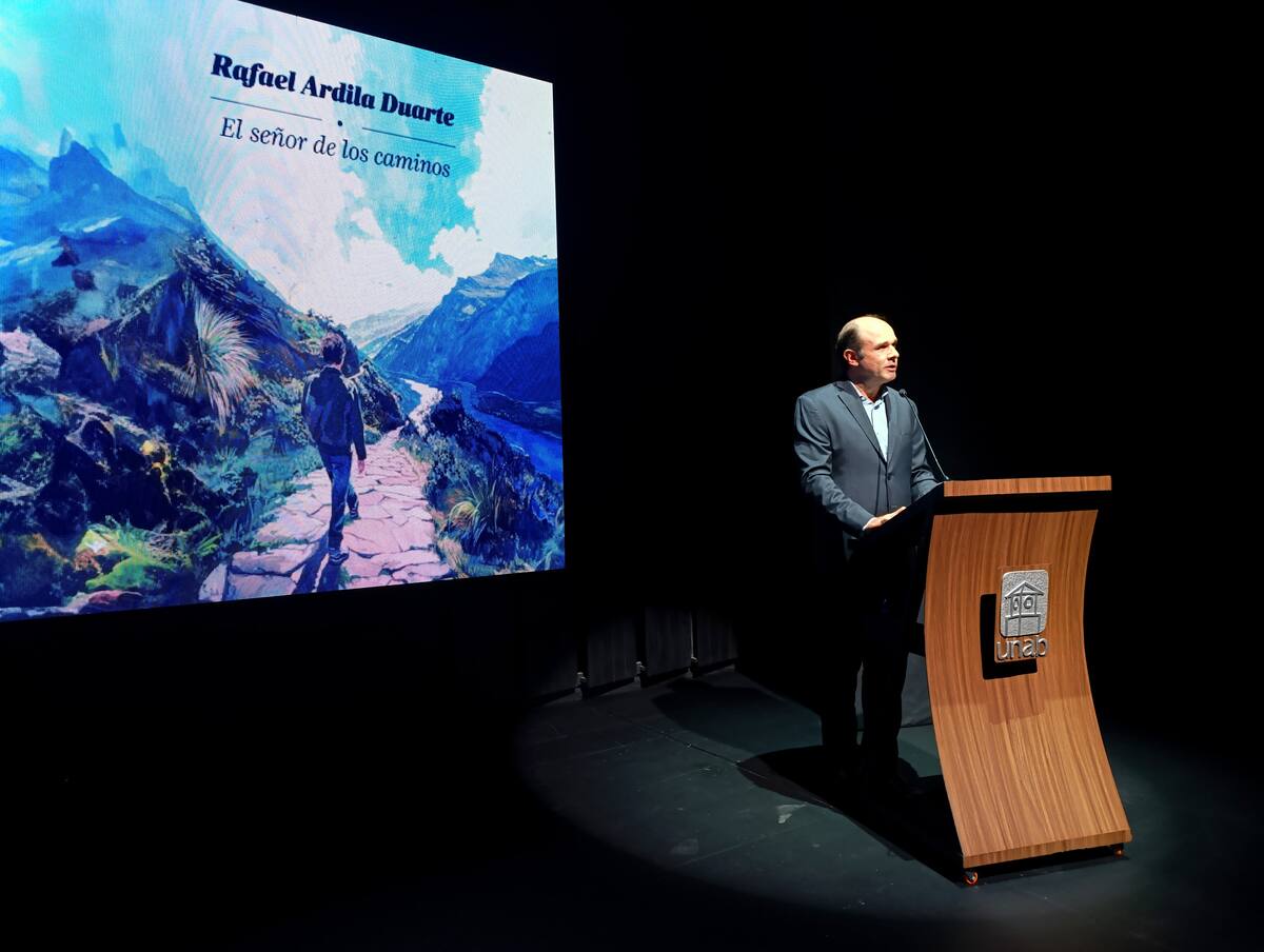 Juan Camilo Montoya Bozzi, rector de la UNAB, hizo la presentación del libro sobre la vida del empresario Rafael Ardila Duarte (q.e.p.d.)