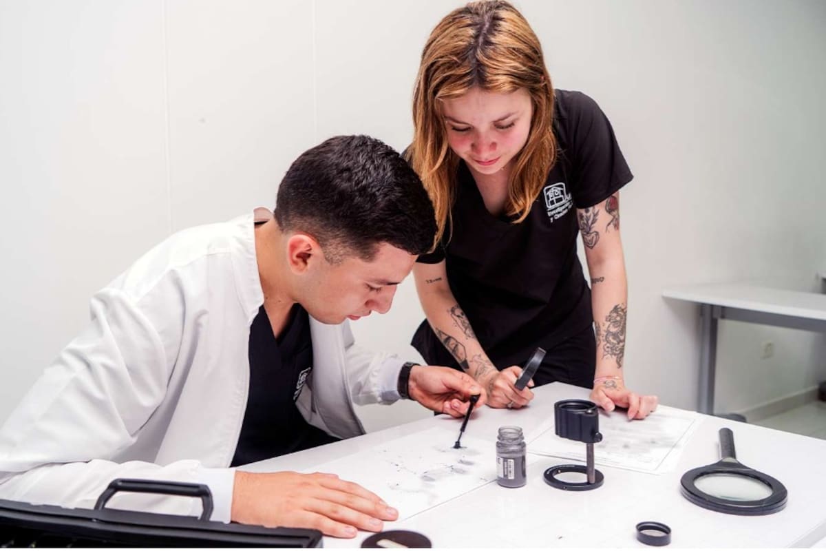 La Tecnología en Investigación Criminal y Ciencias Forenses de la UNAB lleva cerca de dos décadas formando profesionales que apoyan la aplicación de justicia. - UNAB /VANGUARDIA