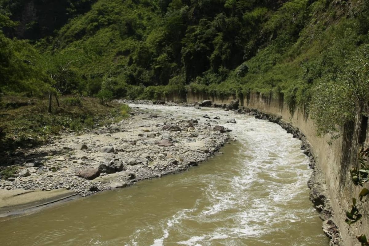 La problemática ambiental se deriva de los cientos de toneladas diarias de aguas servidas que caen directamente al río de Oro, considerado el afluente madre del río Lebrija. (Foto: Archivo / VANGUARDIA LIBERAL)