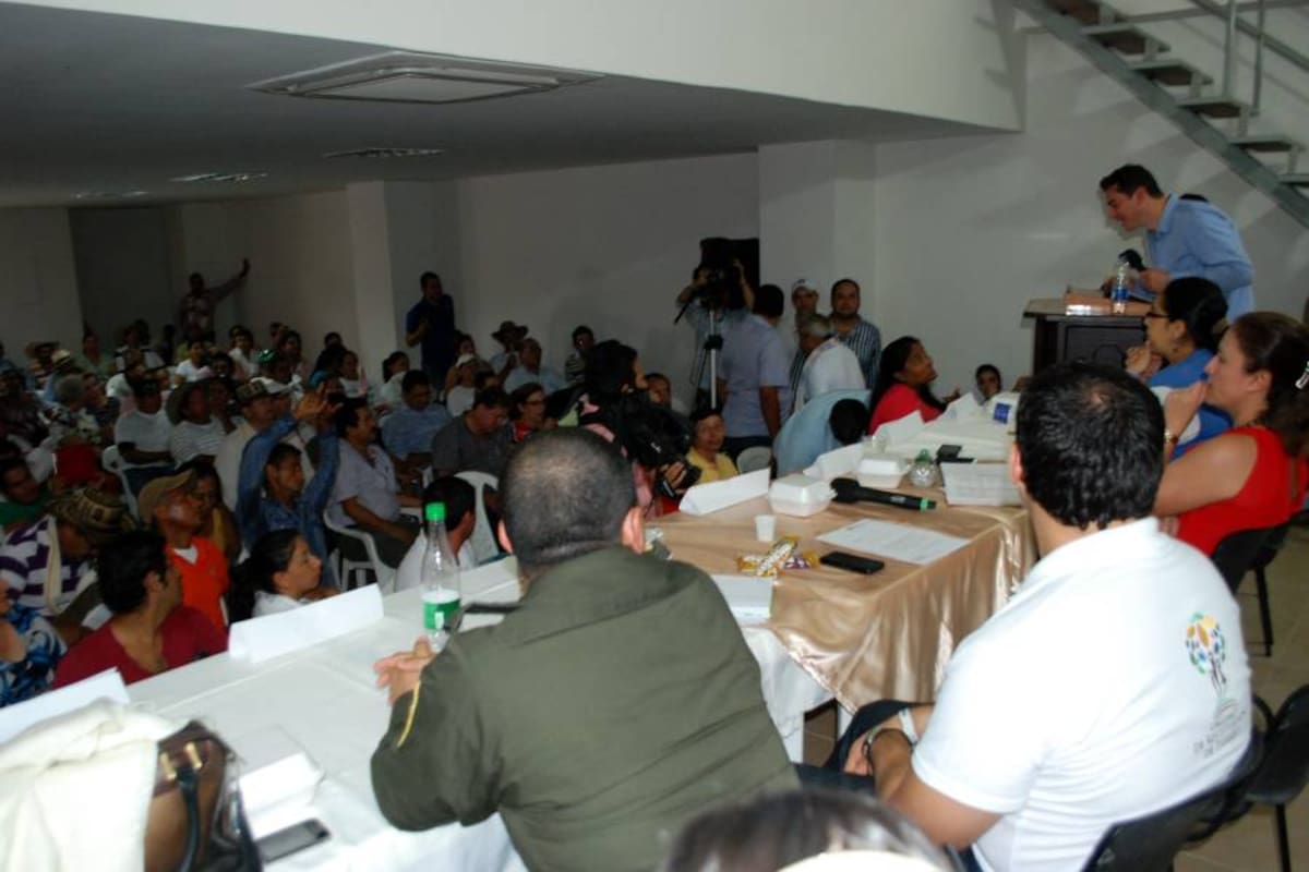 Afectados piden el cruce de información con bases de datos del Ejército, la Policía y la Fiscalía, para comprobar cuántos de los reclamantes han estado o no vinculados a grupos armados ilegales. (Foto: Xiomara Montañez Monsalve / VANGUARDIA LIBERAL)