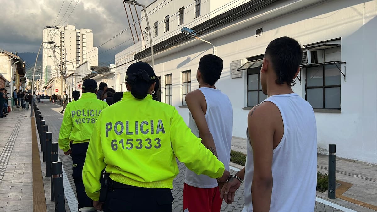 Uniformados de la Sijin participaron en los allanamientos que dejaron 13 capturados en Bucaramanga.