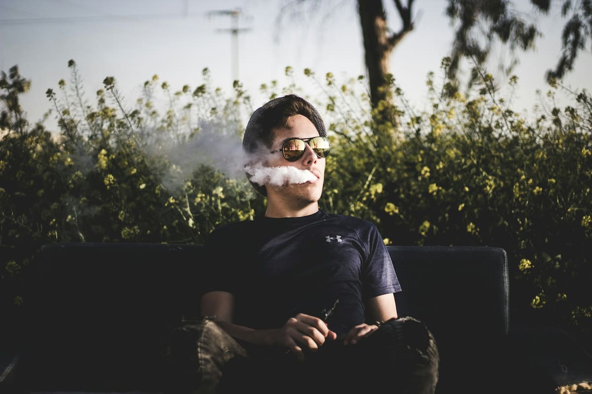 La nueva ley suiza sobre productos del tabaco intenta lograr el equilibrio entre la libertad para los vapeadores adultos y la necesaria protección de los menores. /Unsplash