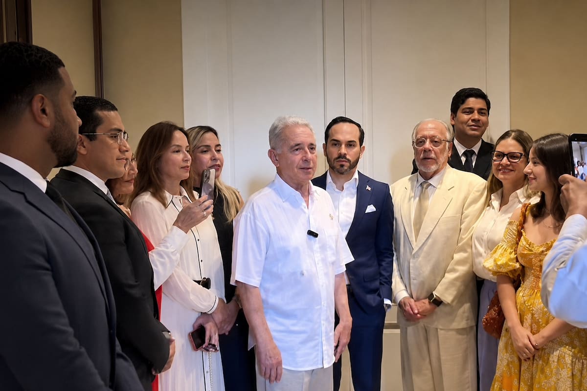 Encuentro entre el expresidente Álvaro Uribe y Abelardo de la Espriella realizado hace aproximadamente 16 meses. Captura de video // Redes Sociales. Mejorada la calidad con apoyo IA.