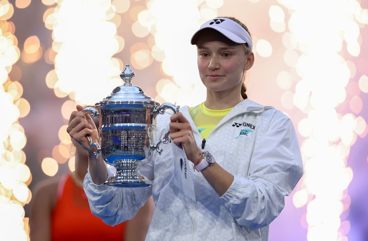 FLUSHING MEADOWS (United States), 13/09/2026.- Elena Rybakina of Kazakhstan poses with the Champions trophy after winning the Womens Singles Finals of the US Open Tennis Championships in Flushing Meadows, New York, USA, 12 September 2026. (Tenis, Kazajstán, Nueva York) EFE/EPA/SARAH YENESEL