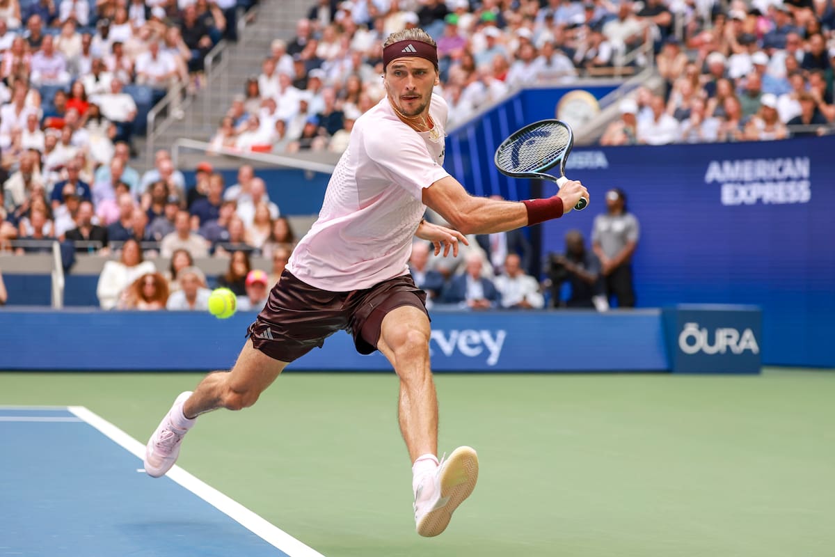FLUSHING MEADOWS (United States), 13/09/2026.- Alexander Zverev of Germany in action against Ben Shelton of the US during the Men's Singles Final of the US Open Tennis Championships in Flushing Meadows, New York, USA, 13 September 2026. (Tenis, Alemania, Nueva York) EFE/EPA/CRISTOBAL HERRERA-ULASHKEVICH