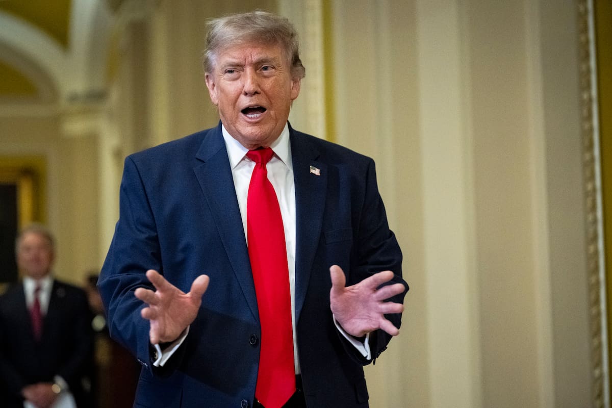 WASHINGTON (United States), 24/06/2026.- US President Donald J. Trump speaks as he arrives for a Senate Republican luncheon meeting, at the US Capitol in Washington, DC, USA, 24 June 2026. Before attending the meeting with Senate Republicans, President Trump abruptly cancelled a signing ceremony for a housing bill and instead demanded passage of a separate bill to tighten voter registration rules. EFE/EPA/GRAEME SLOAN