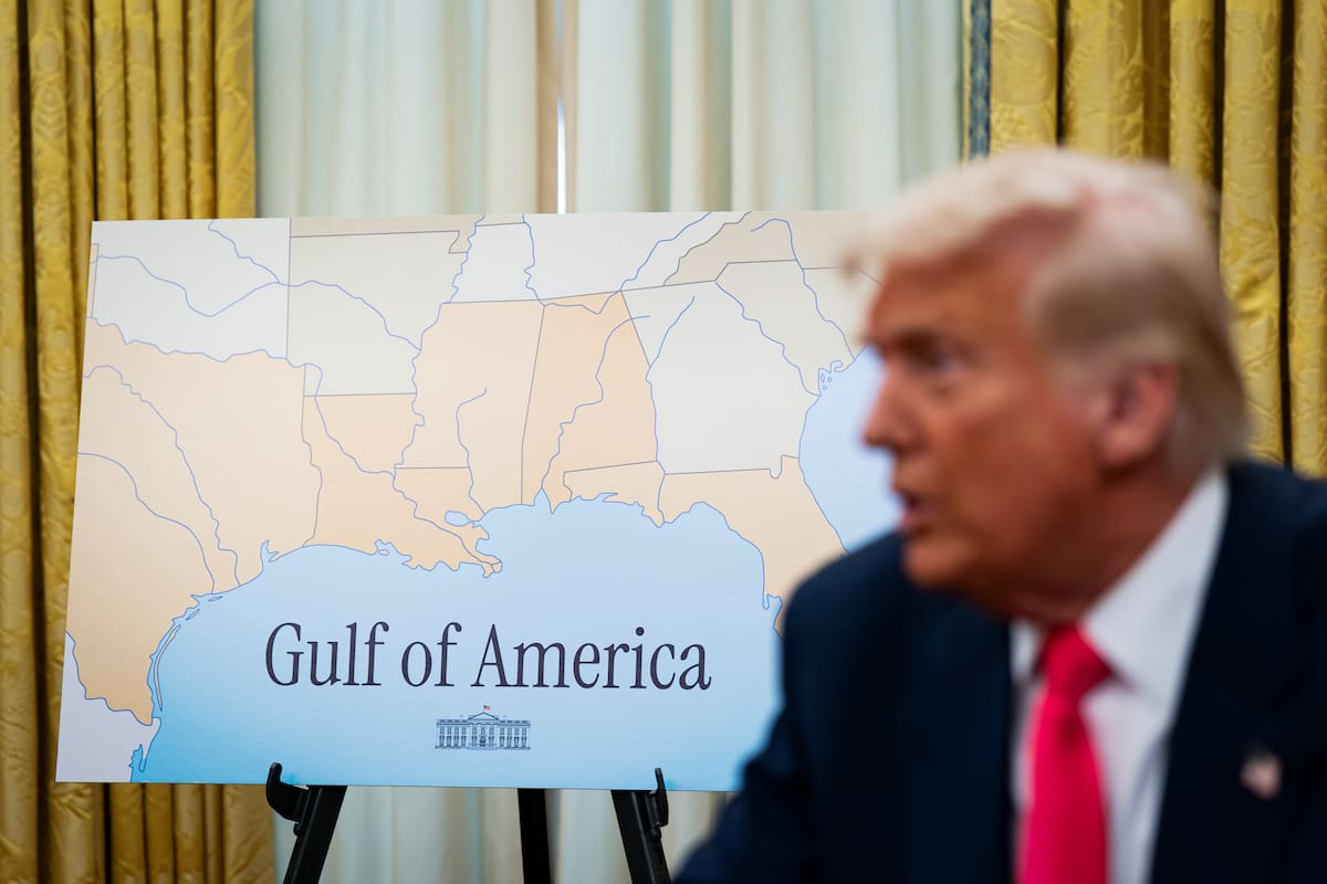 Washington (United States), 06/03/2025.- US President Donald Trump speaks in the Oval Office of the White House in Washington, DC, US, 06 March 2025. Trump signed executive orders to pause tariffs on USMCA trade from Canada and Mexico until 02 April 2025. EFE/EPA/AL DRAGO / POOL