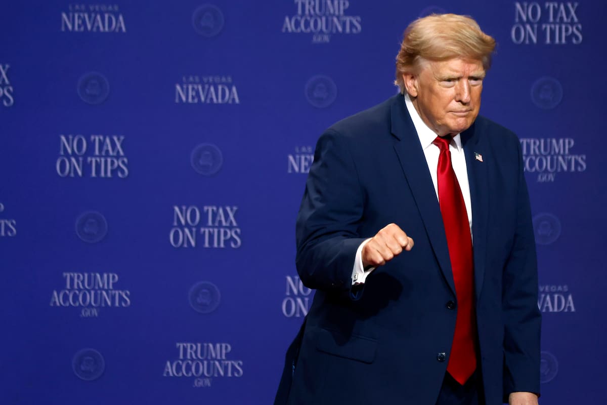 Las Vegas (United States), 06/08/2026.- US President Donald Trump leaves the podium after speaking on the economy at the Red Rock Casino in Las Vegas, Nevada, USA, 05 August 2026. Trump spoke about working-class tax relief to reduce the financial burden on working families. EFE/EPA/BIZUAYEHU TESFAYE