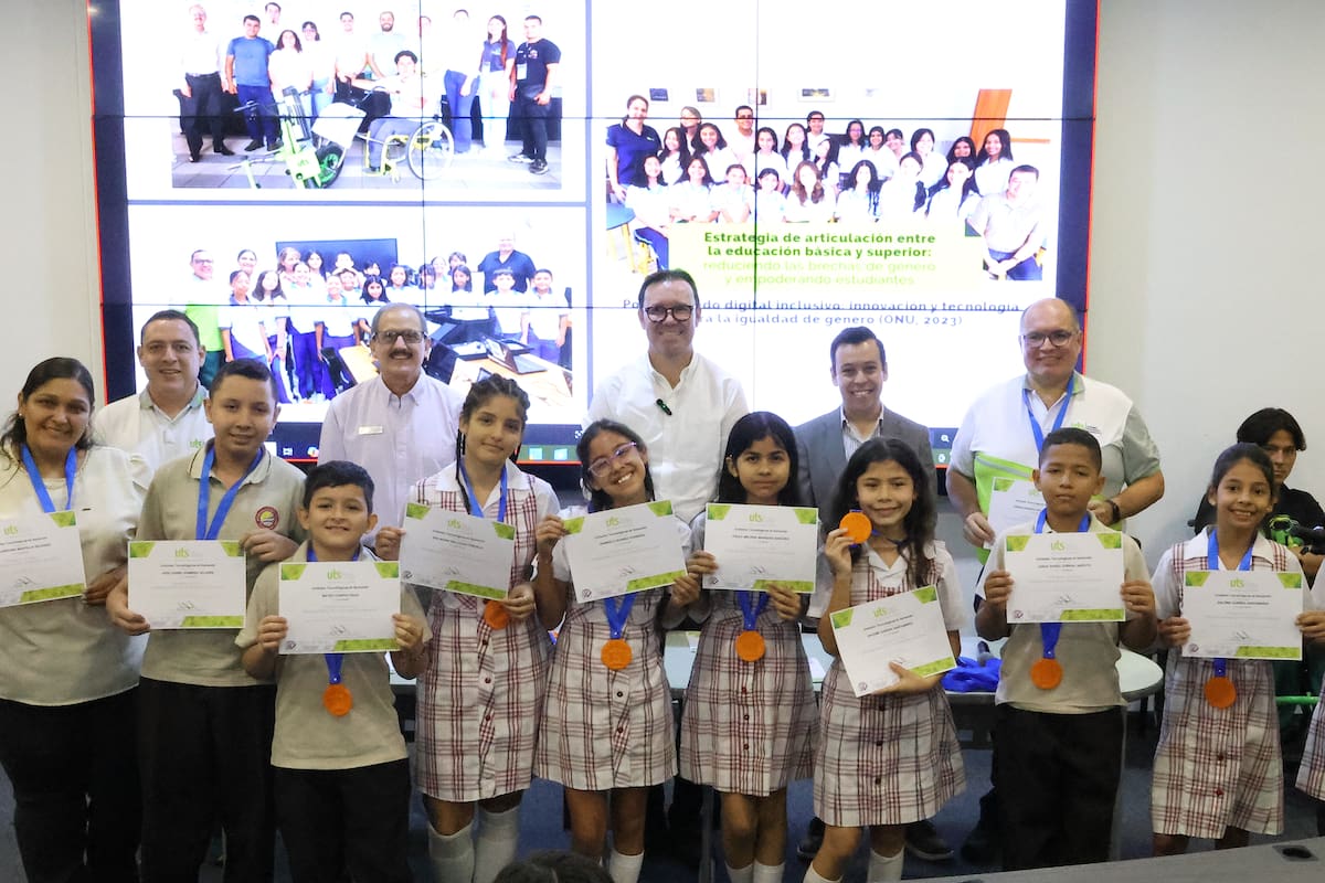La ceremonia de clausura, realizada en el Auditorio Los Científicos de las UTS, fue una fiesta en honor a los pequeños estudiantes. La jornada contó con la presencia del rector de las UTS, Omar Lengerke Pérez.