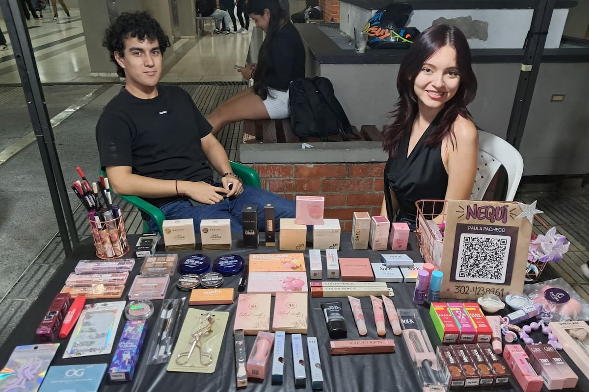 Santiago Monare y Paula Pacheco, estudiantes de las UTS, y su emprendimiento.