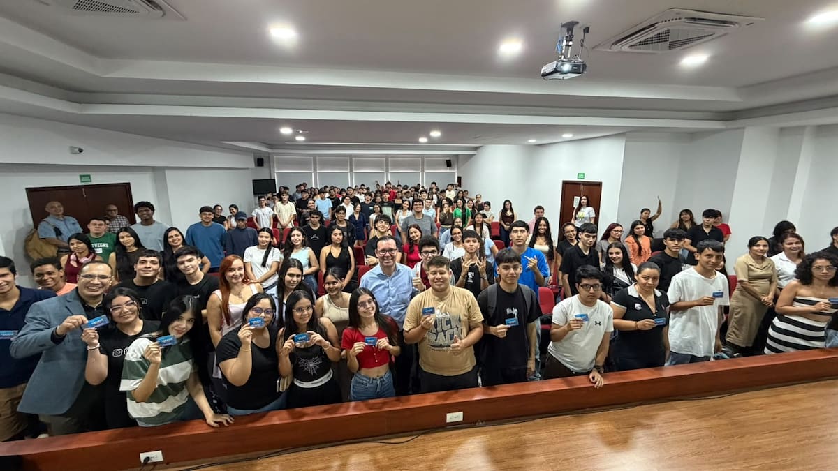 Entrega de 600 bonos de sostenimiento destinados a estudiantes de primer ingreso del periodo académico 2026-II.
