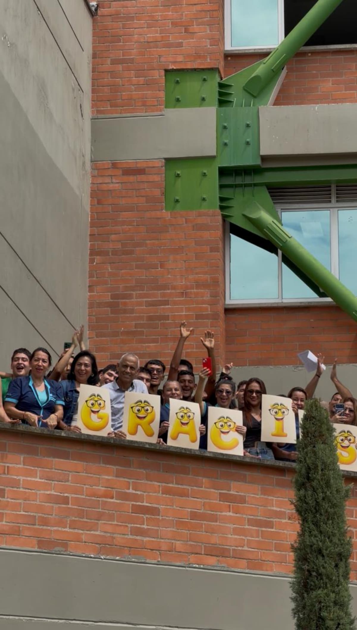 Estudiantes de las UTS agradecen a Omar Lengerke por una década de transformaciones.
